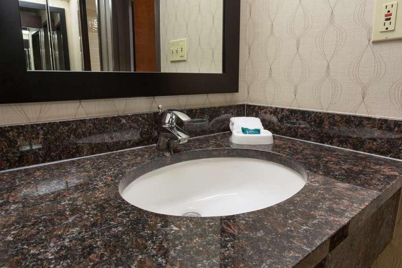Heritage Inn & Suites The Woodlands, Trademark By Wyndham Extérieur photo